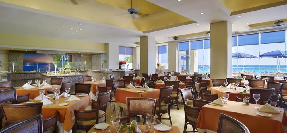 Dinning & Restaurant Hall of Occidental Tucancun